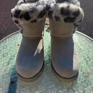 Juicy Couture Gray Faux Fur Winter Boots